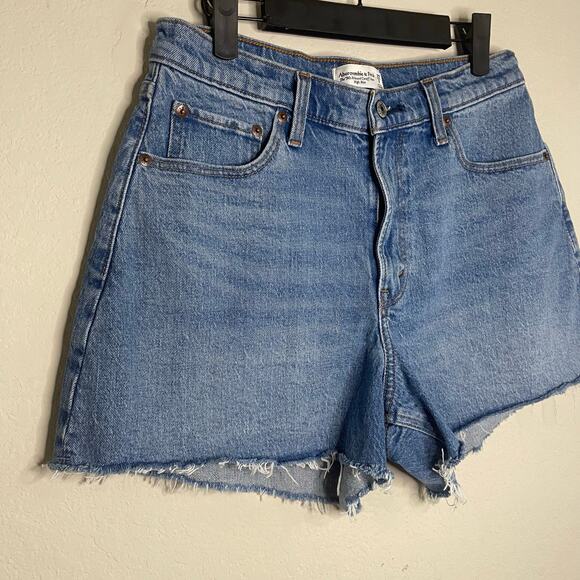 Abercrombie & Fitch Curve Love The 90s Relaxed Cutoff Short High Rise Size 29/8 - Picture 2 of 5